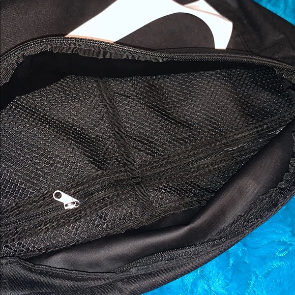 NWT Oversized NIKE Cross Body Fanny Pack - Picture 10 of 10
